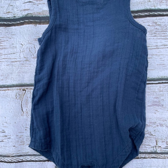 Sleeveless Henley one piece romper bundle lot size 6-12 months - Picture 6 of 9